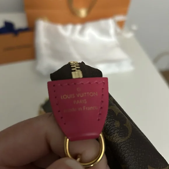 Limited Edition Christmas Mini Pochette - Picture 3 of 4